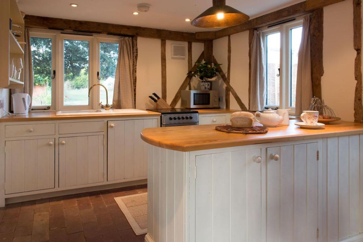 Bromans Barn A Beautiful Cottage By The Sea And Cudmore Nature Reserve West Mersea Exterior photo
